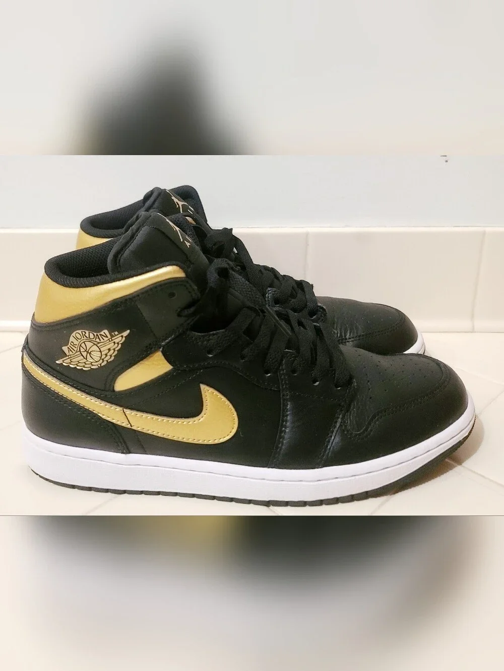 Air Jordan 1 Mid Black Metallic Gold Men's Size 9